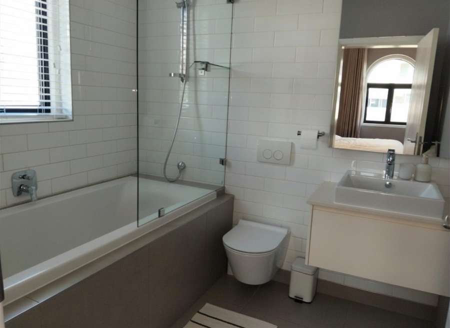 To Let 2 Bedroom Property for Rent in Green Point Western Cape